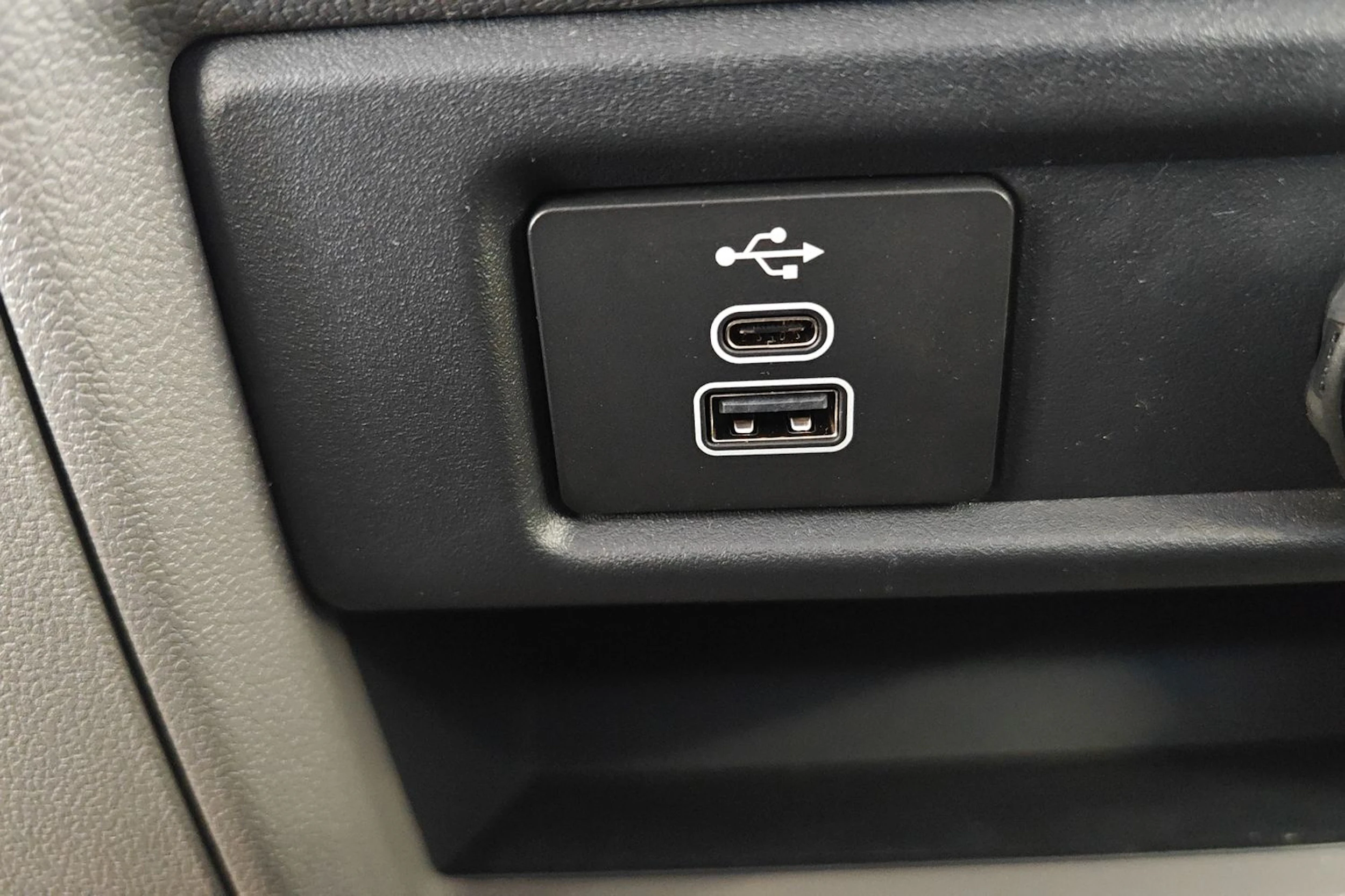 musta Volkswagen Transporter 2026 kuva 20.