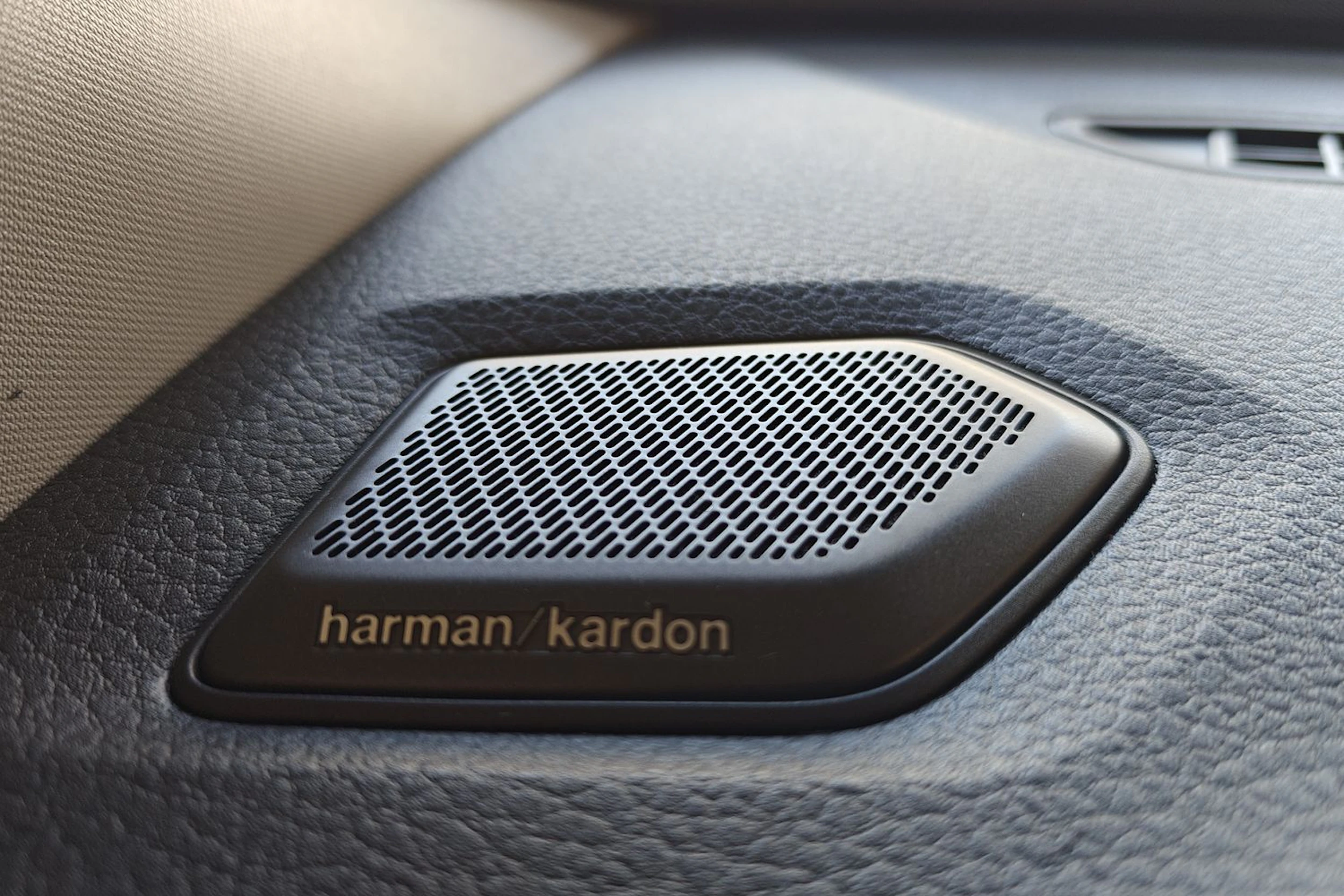 musta Volkswagen Transporter 2026 kuva 23.