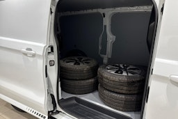 valkoinen Volkswagen Transporter 2026 kuva 15.