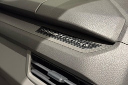 valkoinen Volkswagen Transporter 2026 kuva 17.