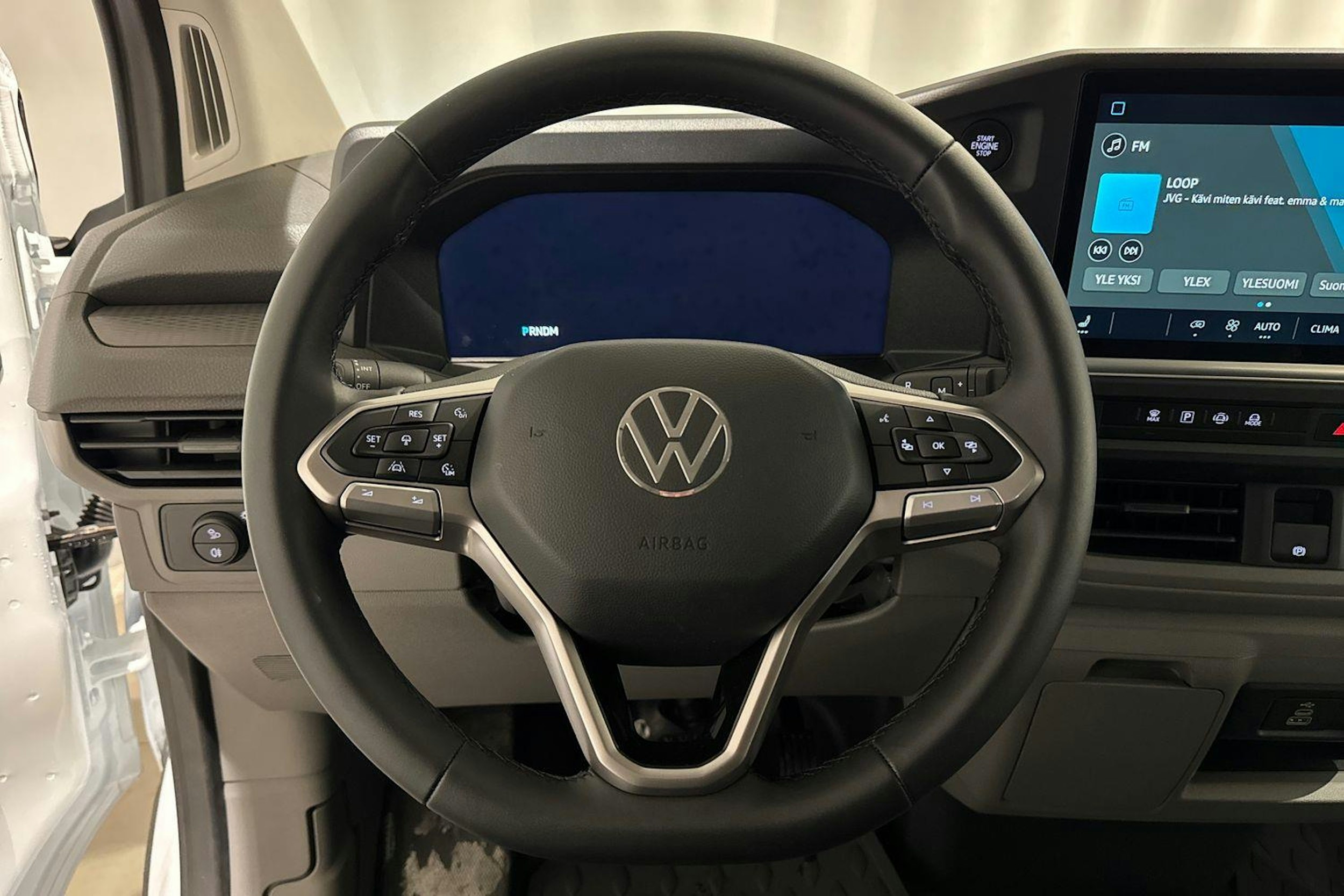 valkoinen Volkswagen Transporter 2026 kuva 18.