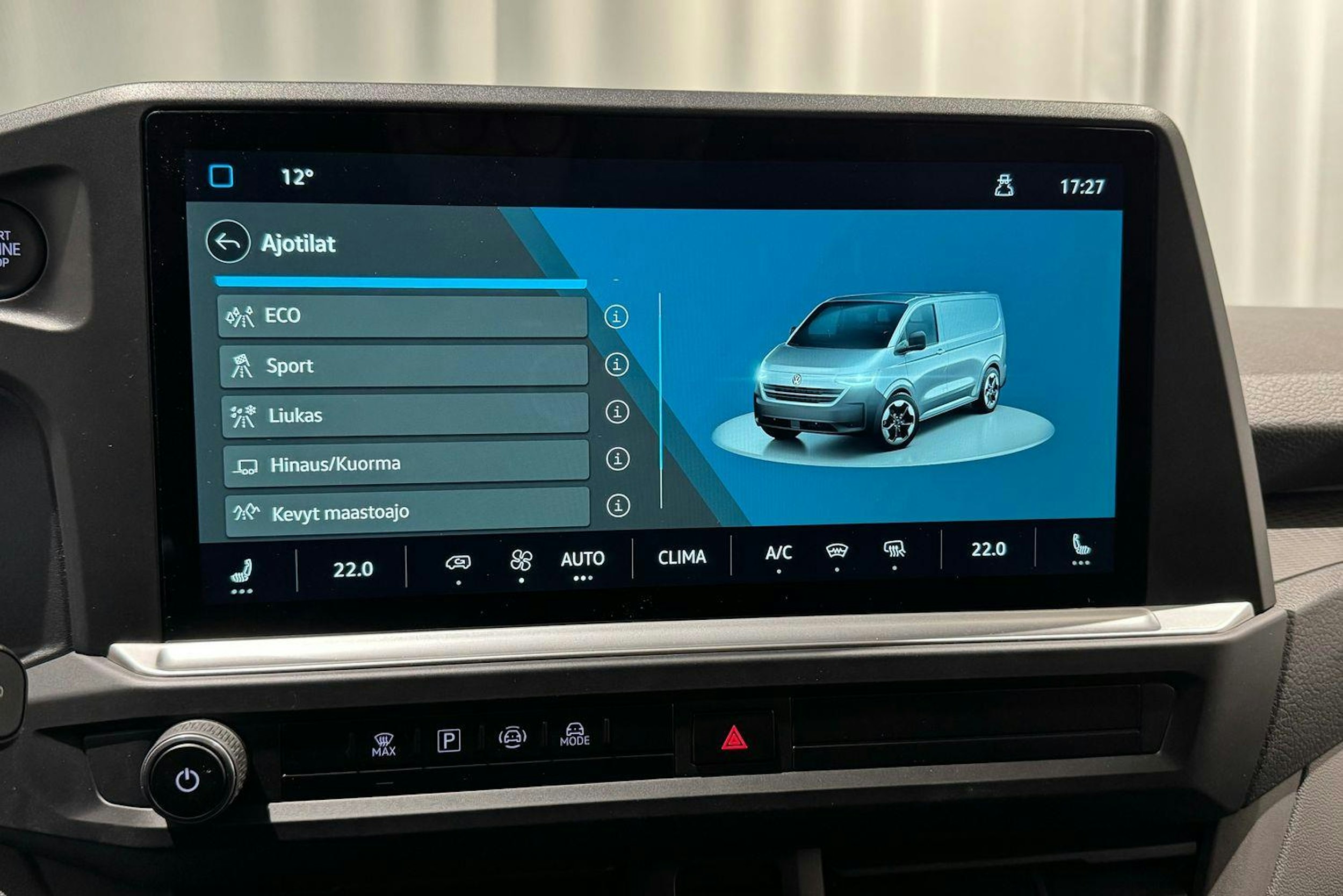 valkoinen Volkswagen Transporter 2026 kuva 22.