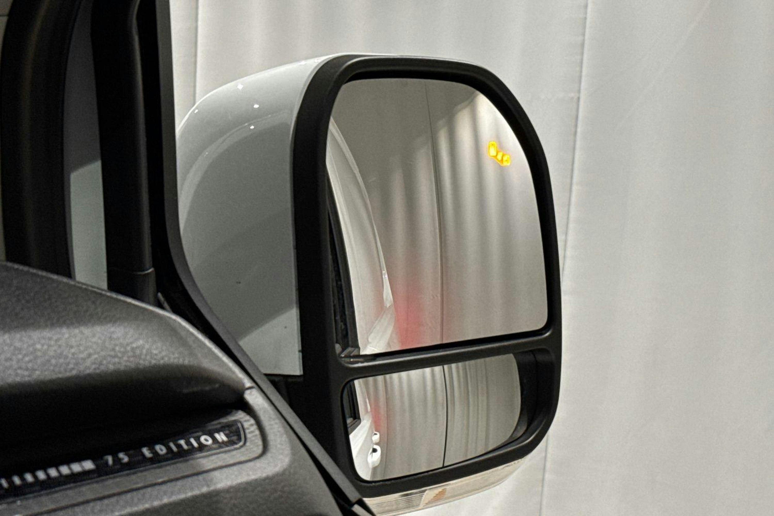 valkoinen Volkswagen Transporter 2026 kuva 27.