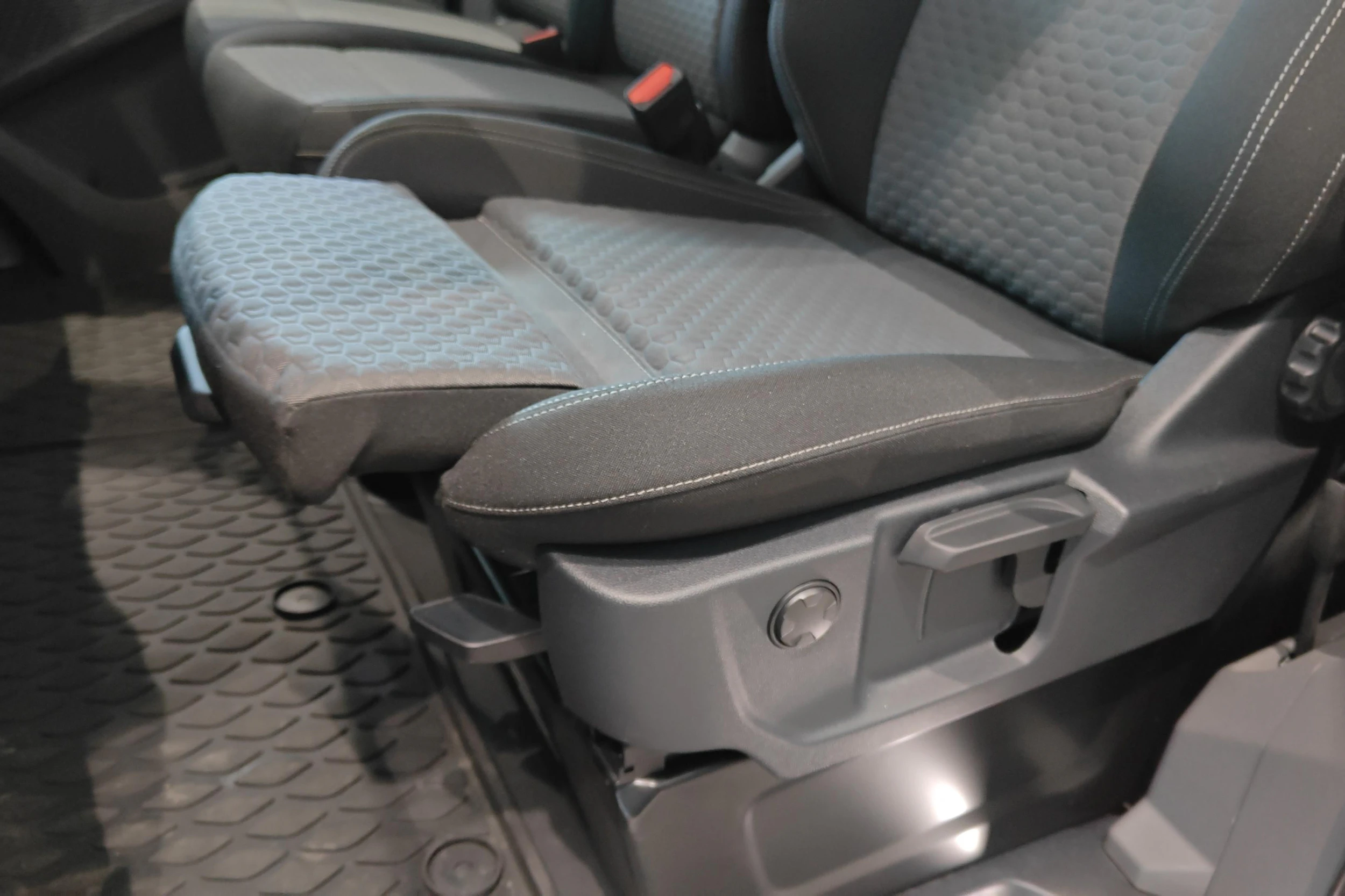 musta Volkswagen Transporter 2026 kuva 11.