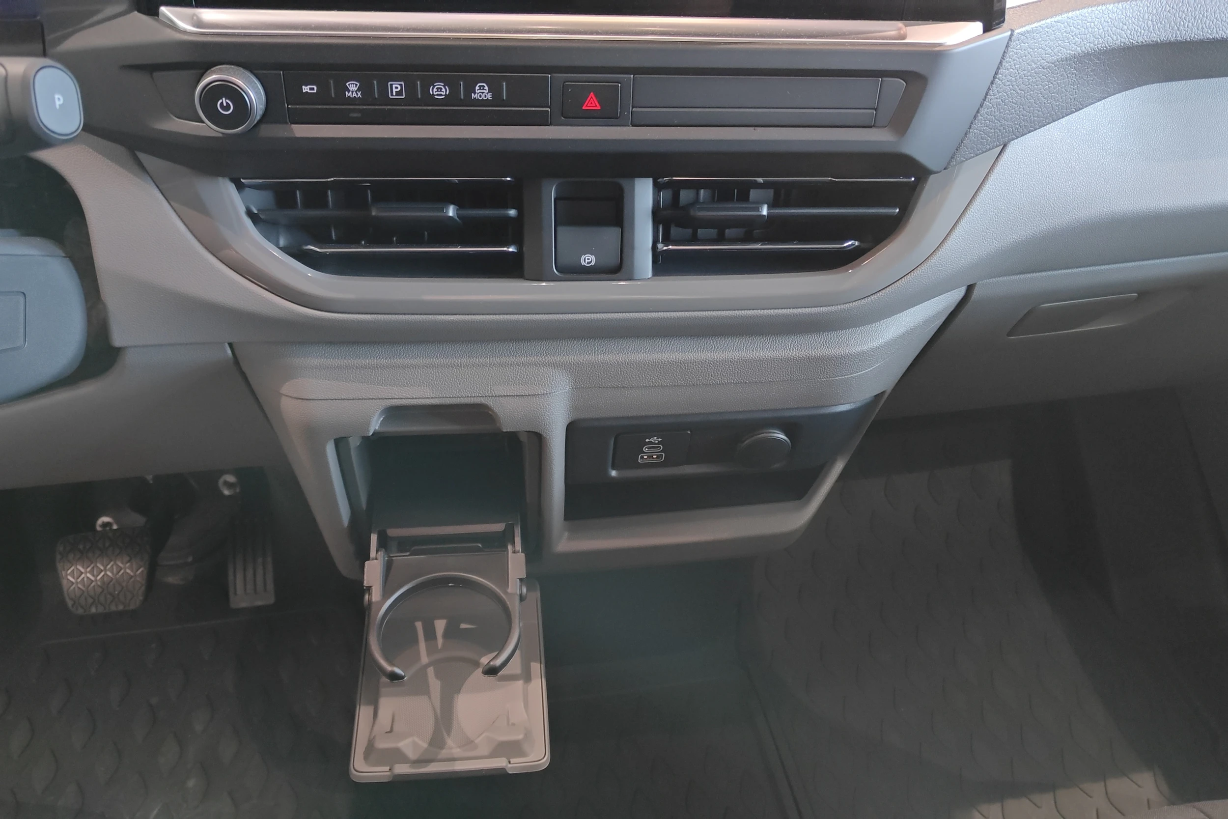 musta Volkswagen Transporter 2026 kuva 17.
