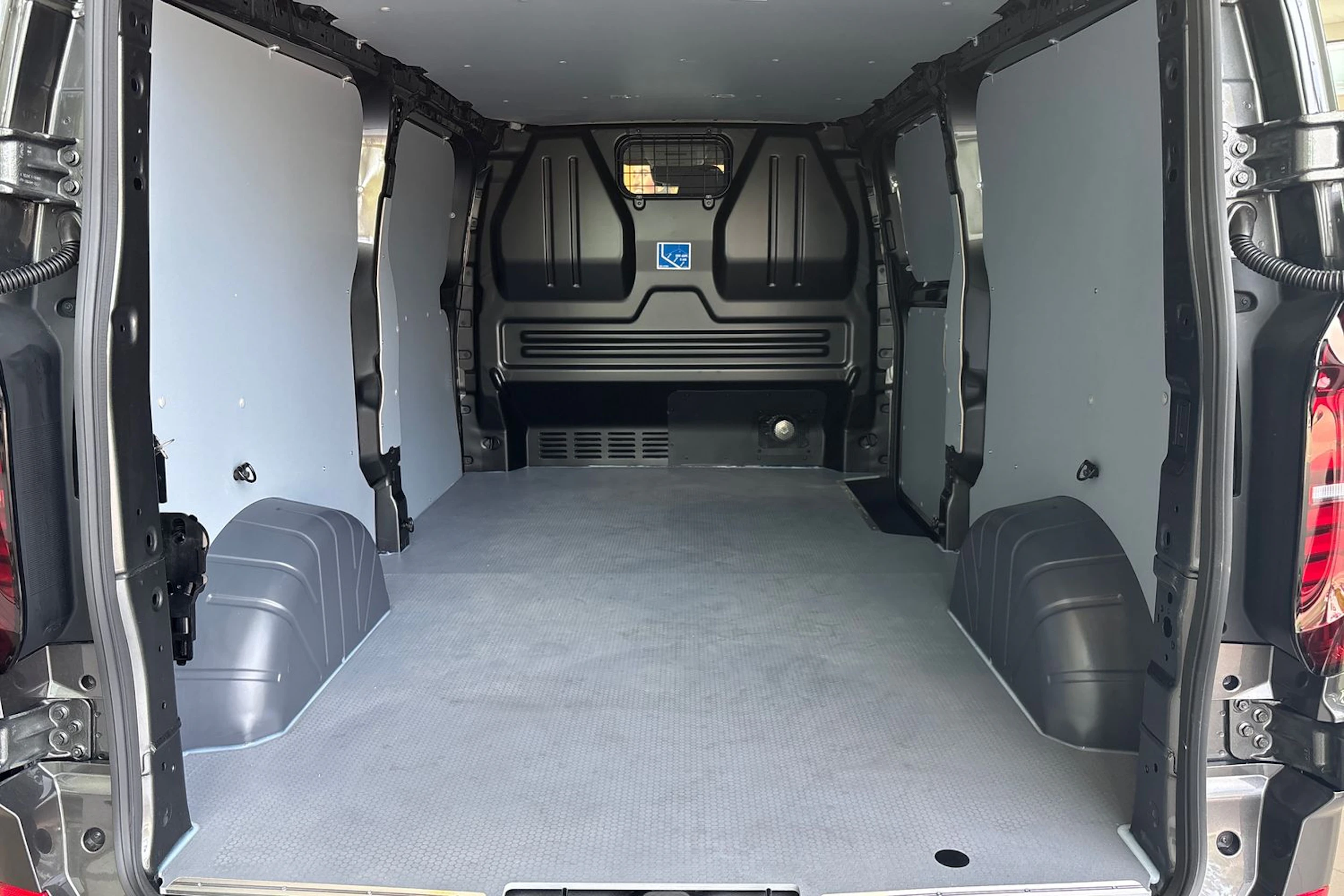 harmaa Volkswagen TRANSPORTER 2026 kuva 14.