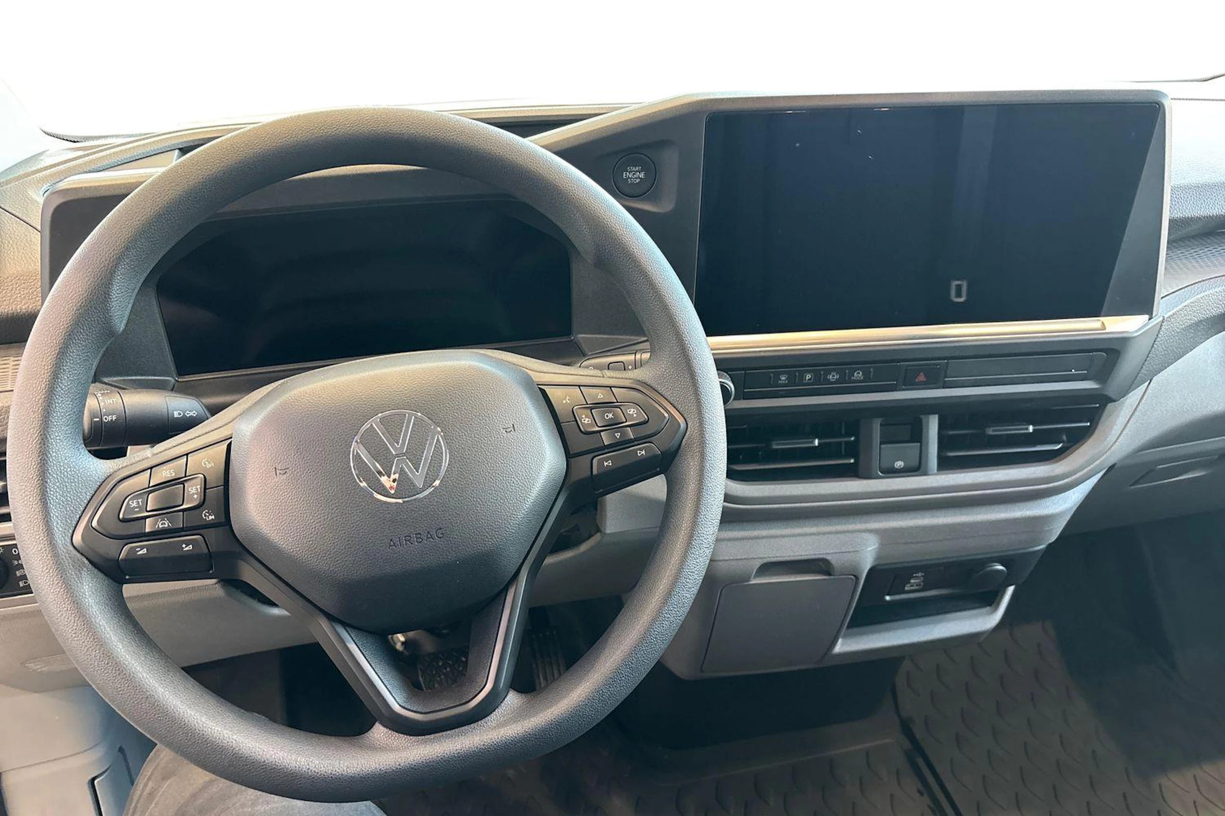 valkoinen Volkswagen Transporter 2026 kuva 9.