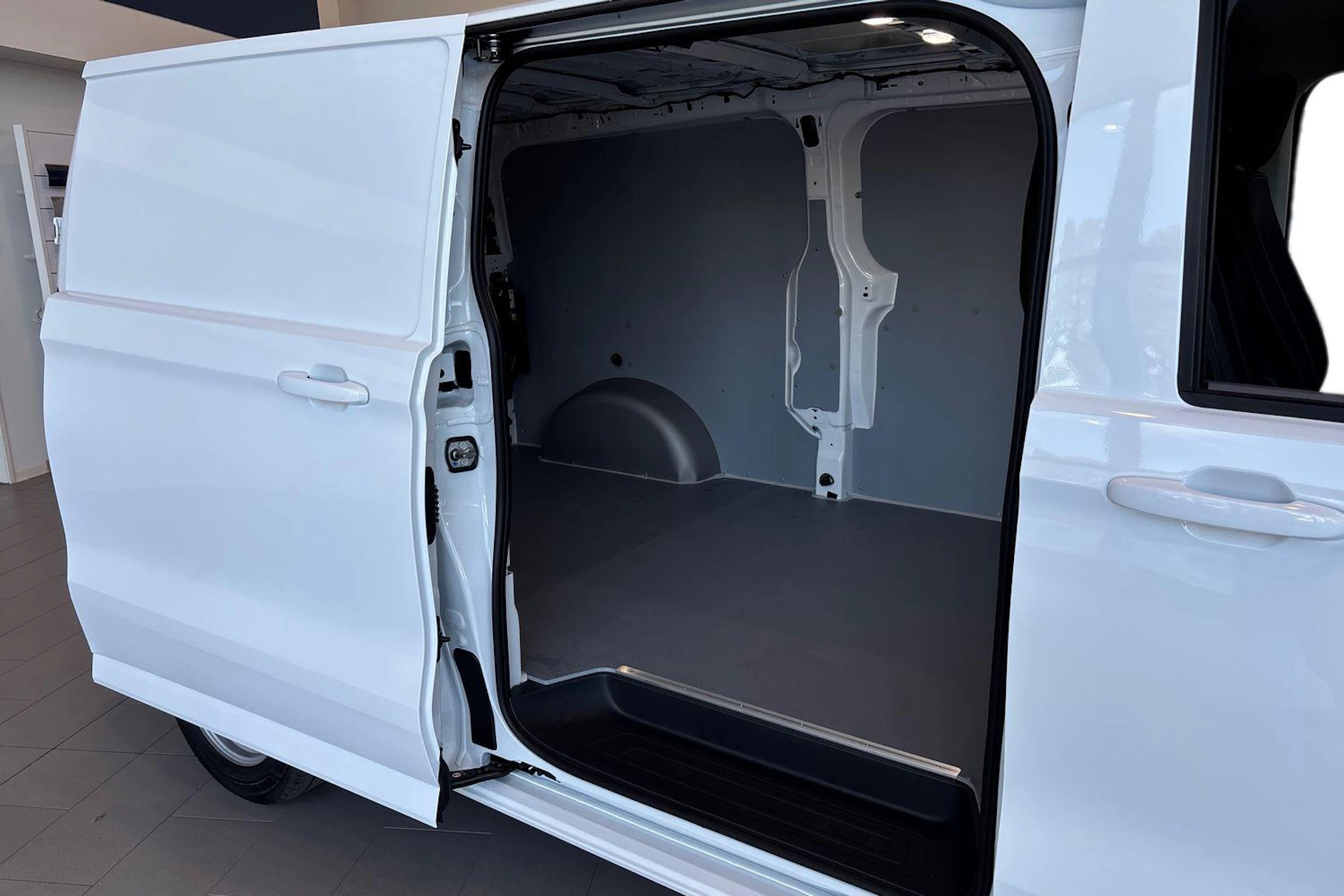 valkoinen Volkswagen Transporter 2026 kuva 11.