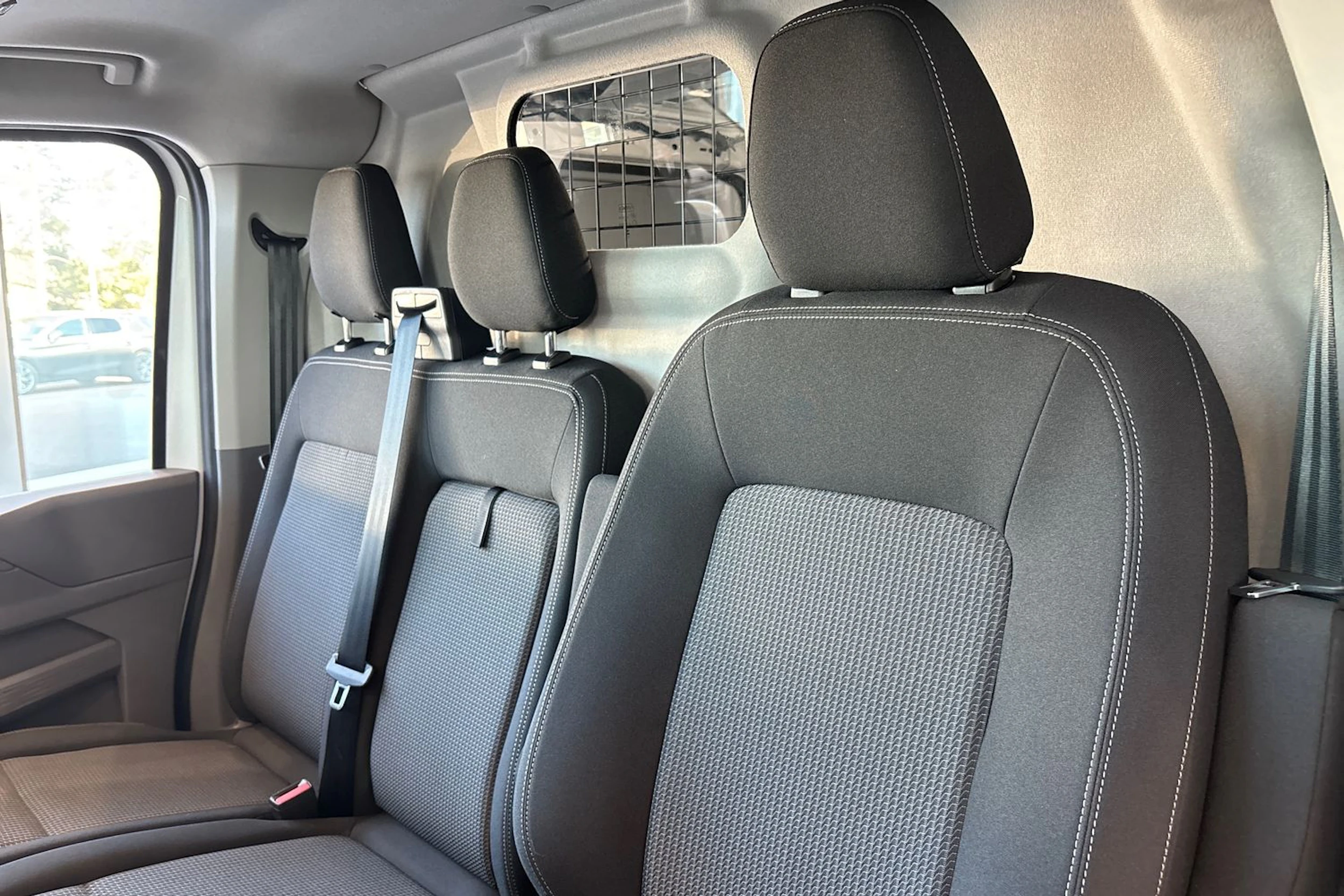 valkoinen Volkswagen Transporter 2026 kuva 19.