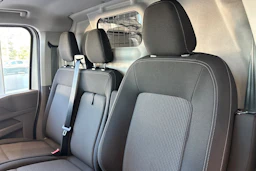 valkoinen Volkswagen Transporter 2026 kuva 19.