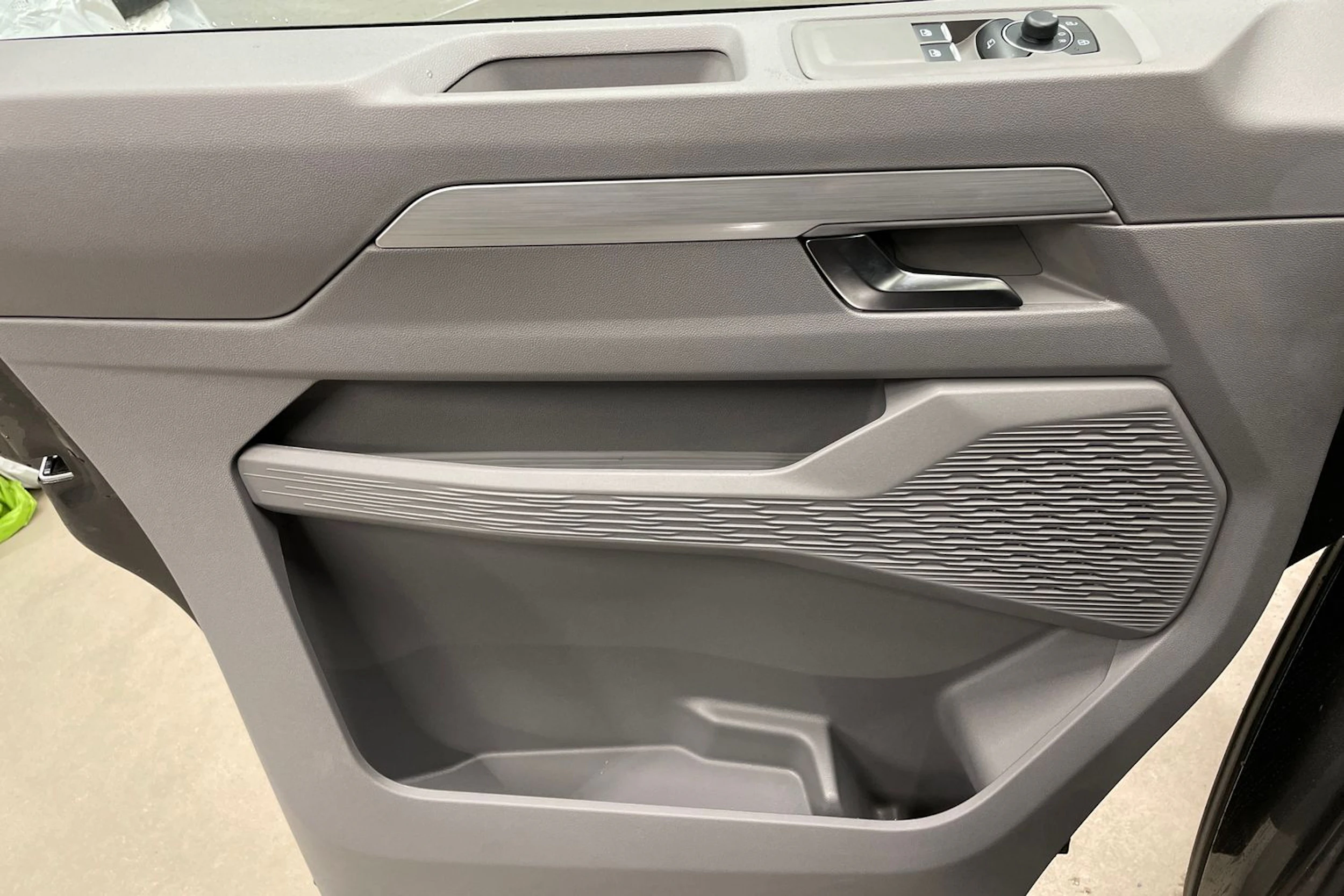 met. harmaa Volkswagen Transporter 2026 kuva 14.