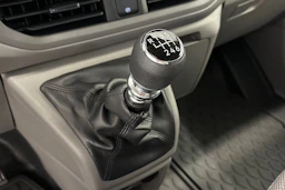valkoinen Volkswagen Transporter 2026 kuva 22.