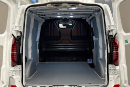 valkoinen Volkswagen Transporter 2026 kuva 23.