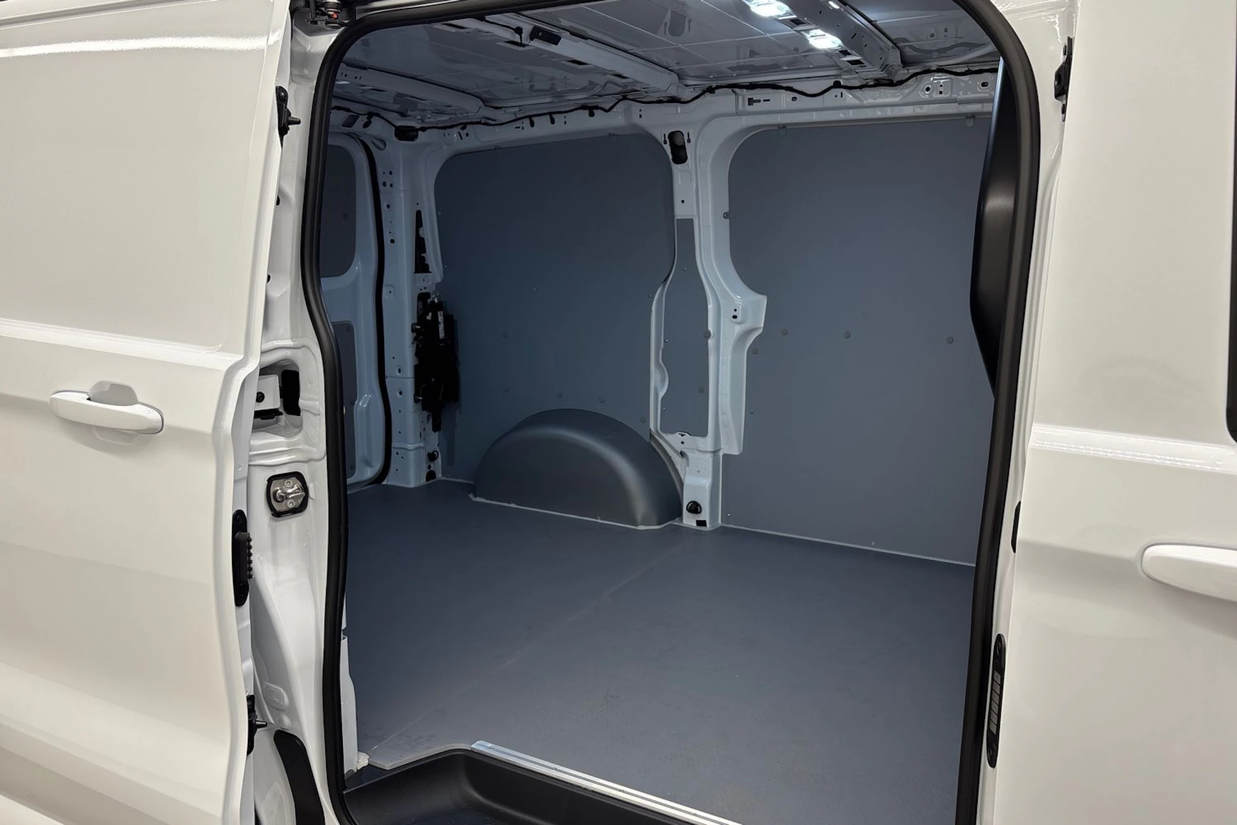 valkoinen Volkswagen Transporter 2026 kuva 26.