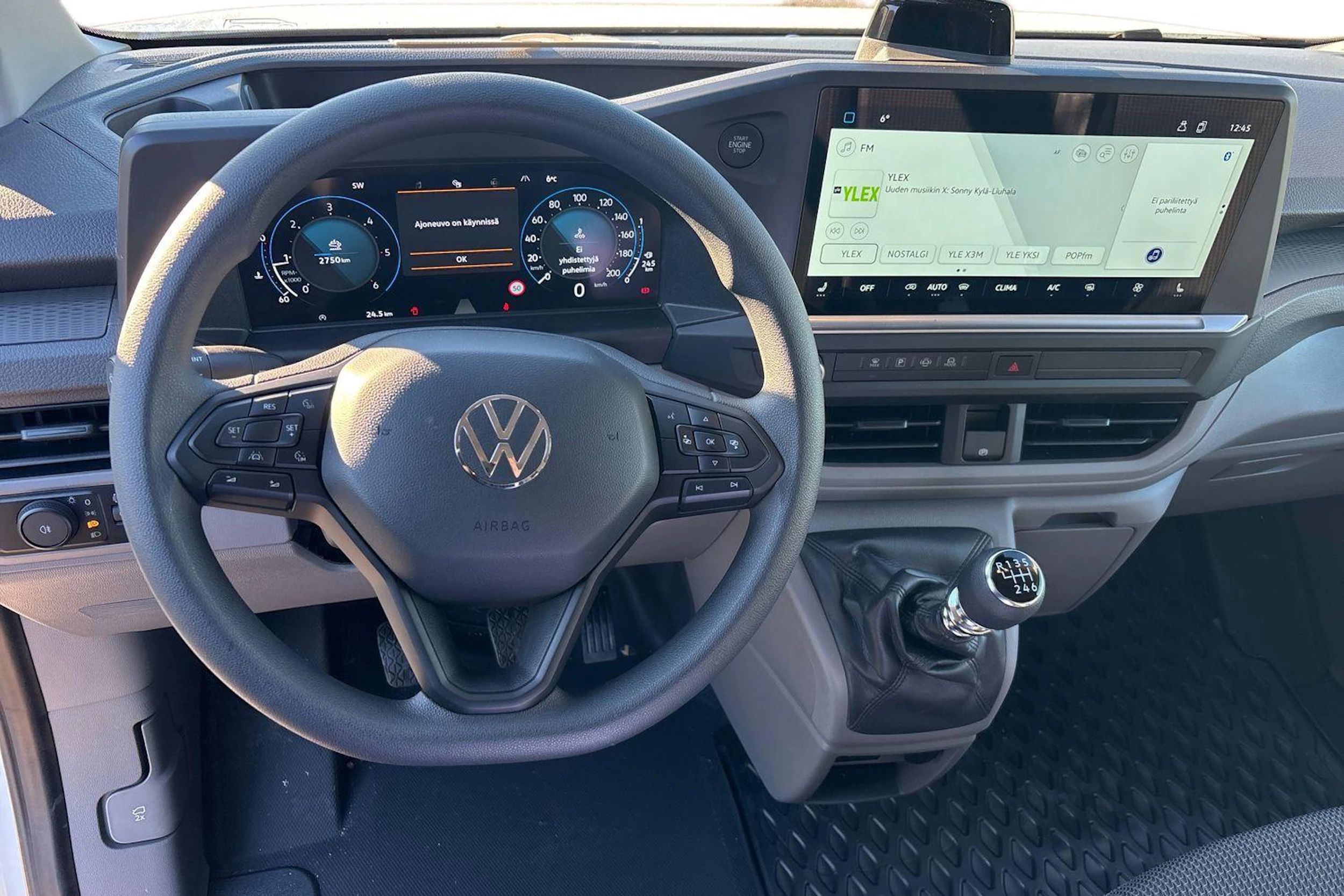 valkoinen Volkswagen Transporter 2026 kuva 9.
