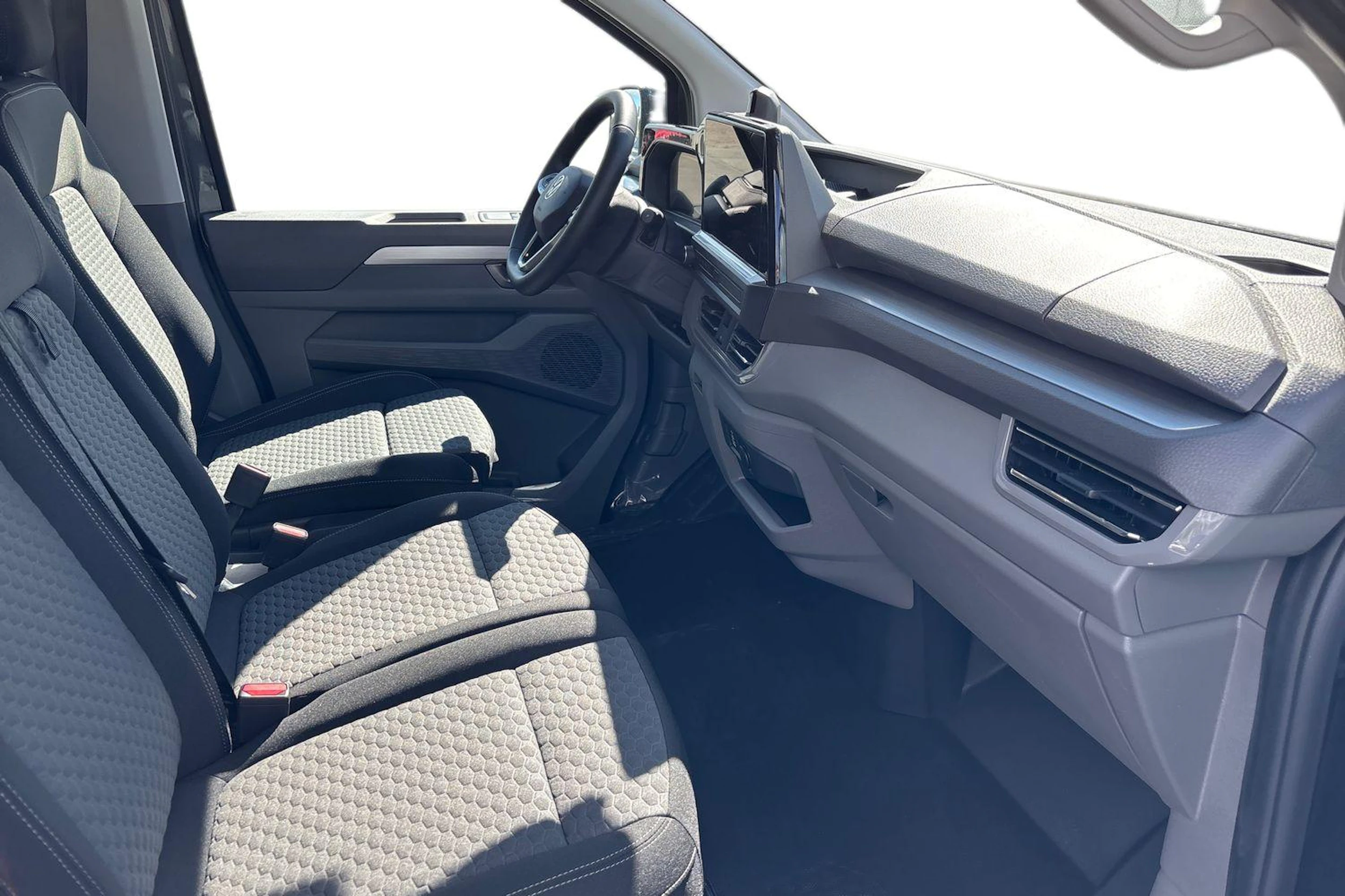 harmaa Volkswagen Transporter 2026 kuva 11.