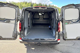 harmaa Volkswagen Transporter 2026 kuva 14.