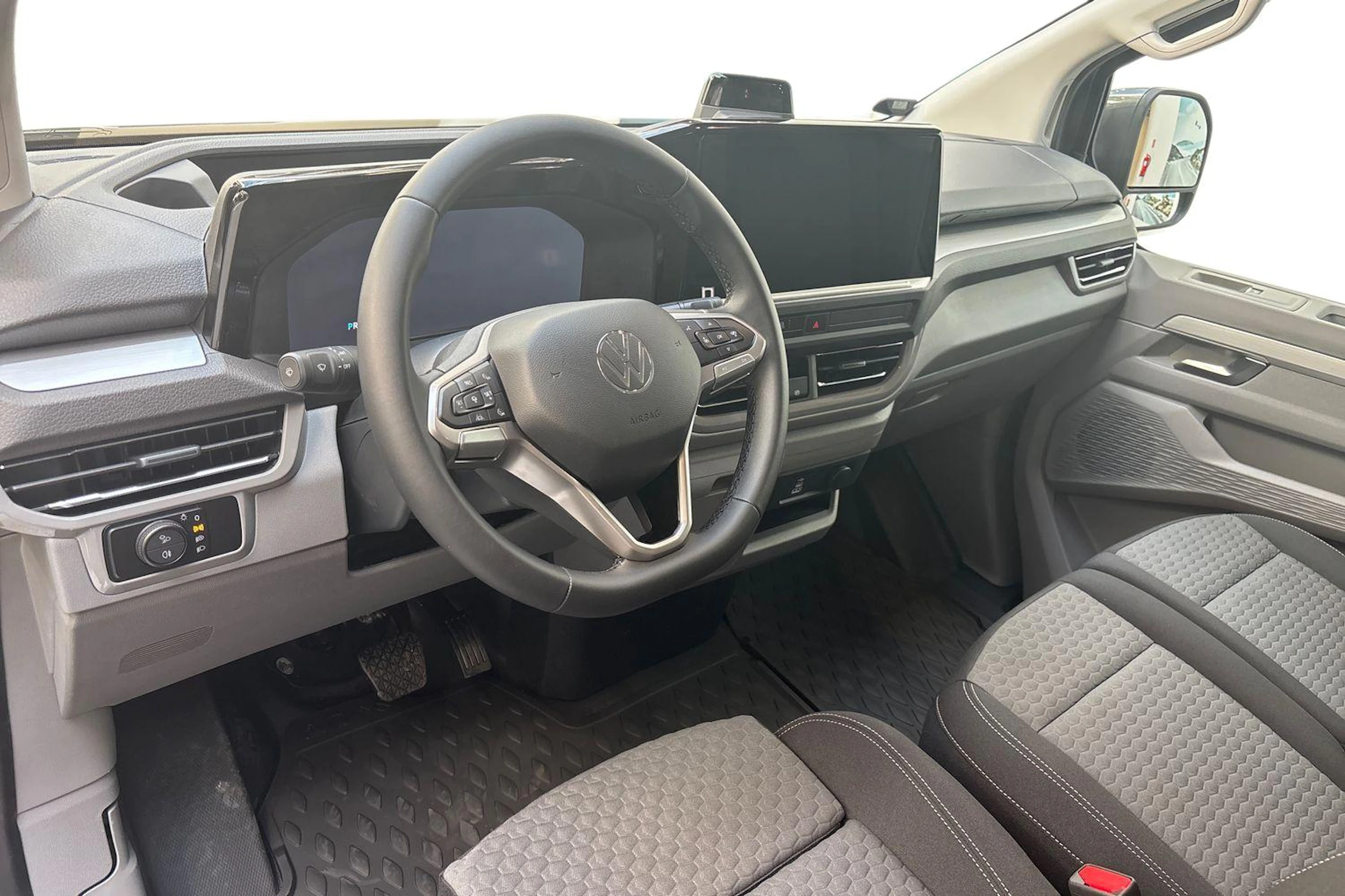 Harmaa Volkswagen Transporter 2026 kuva 6.
