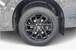 Harmaa Volkswagen Transporter 2026 kuva 9.