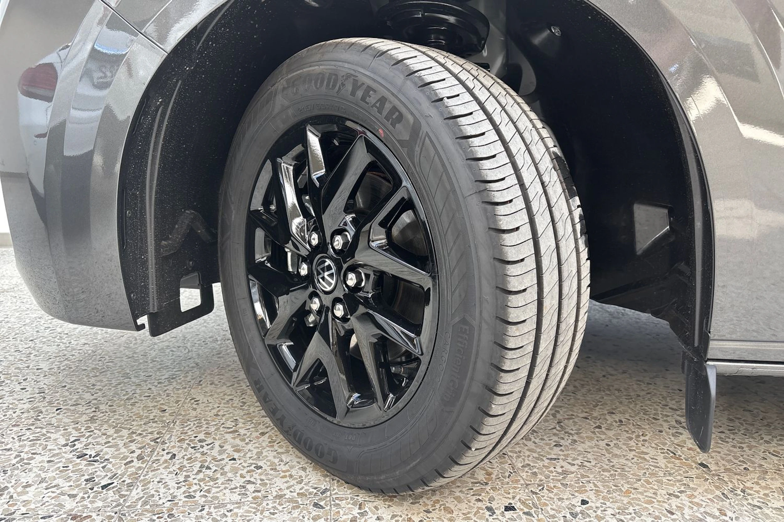 Harmaa Volkswagen Transporter 2026 kuva 10.