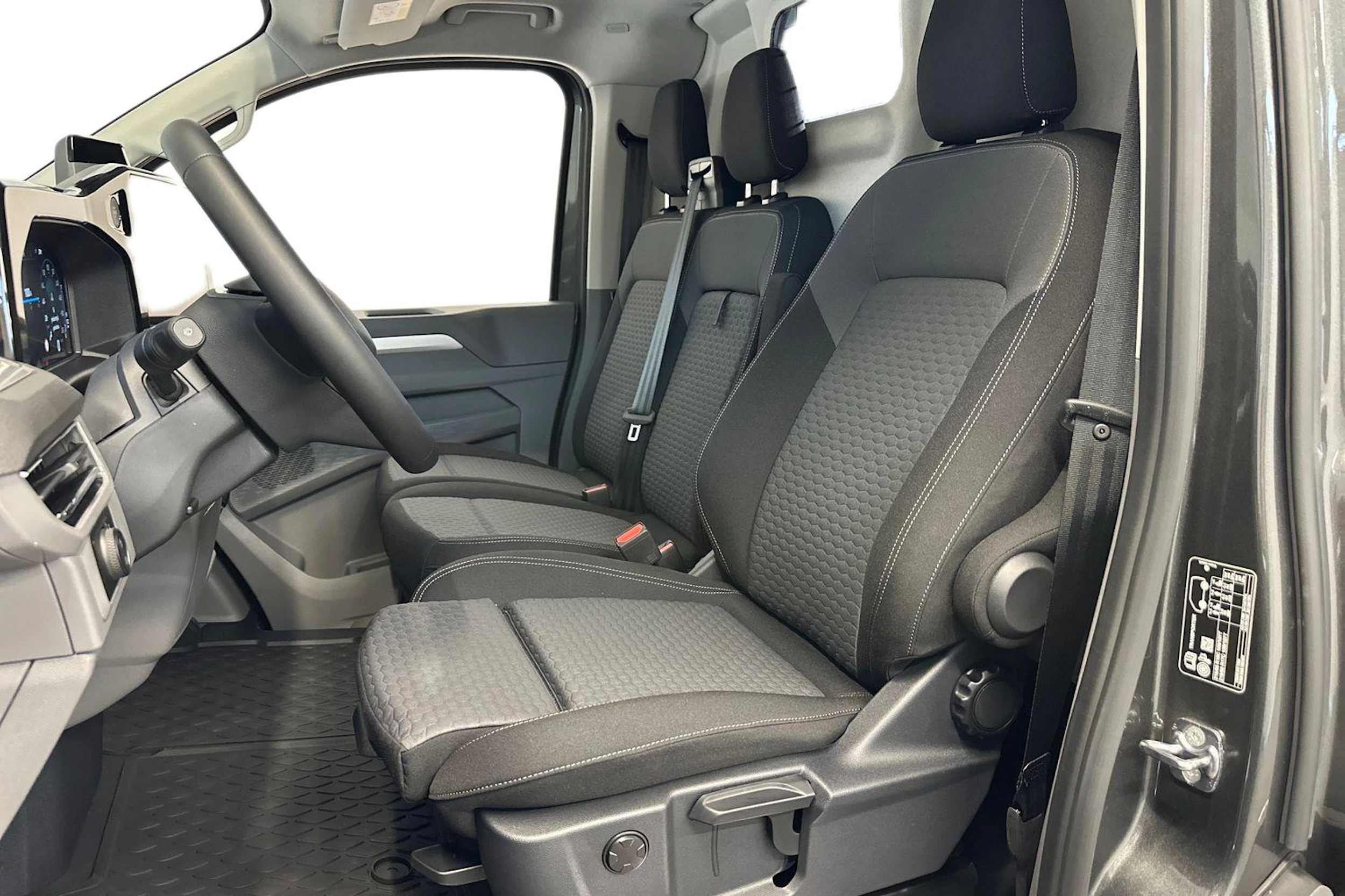 harmaa Volkswagen Transporter 2026 kuva 9.