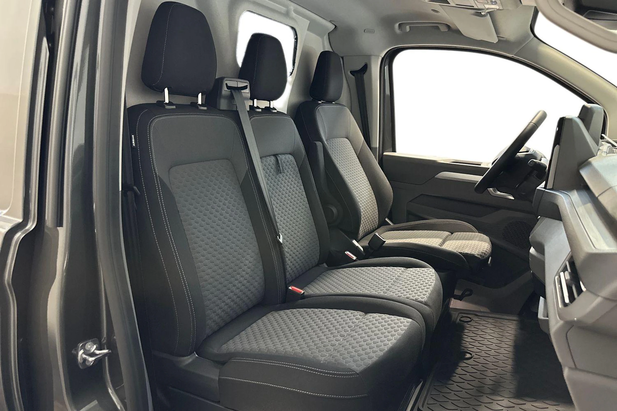 harmaa Volkswagen Transporter 2026 kuva 11.