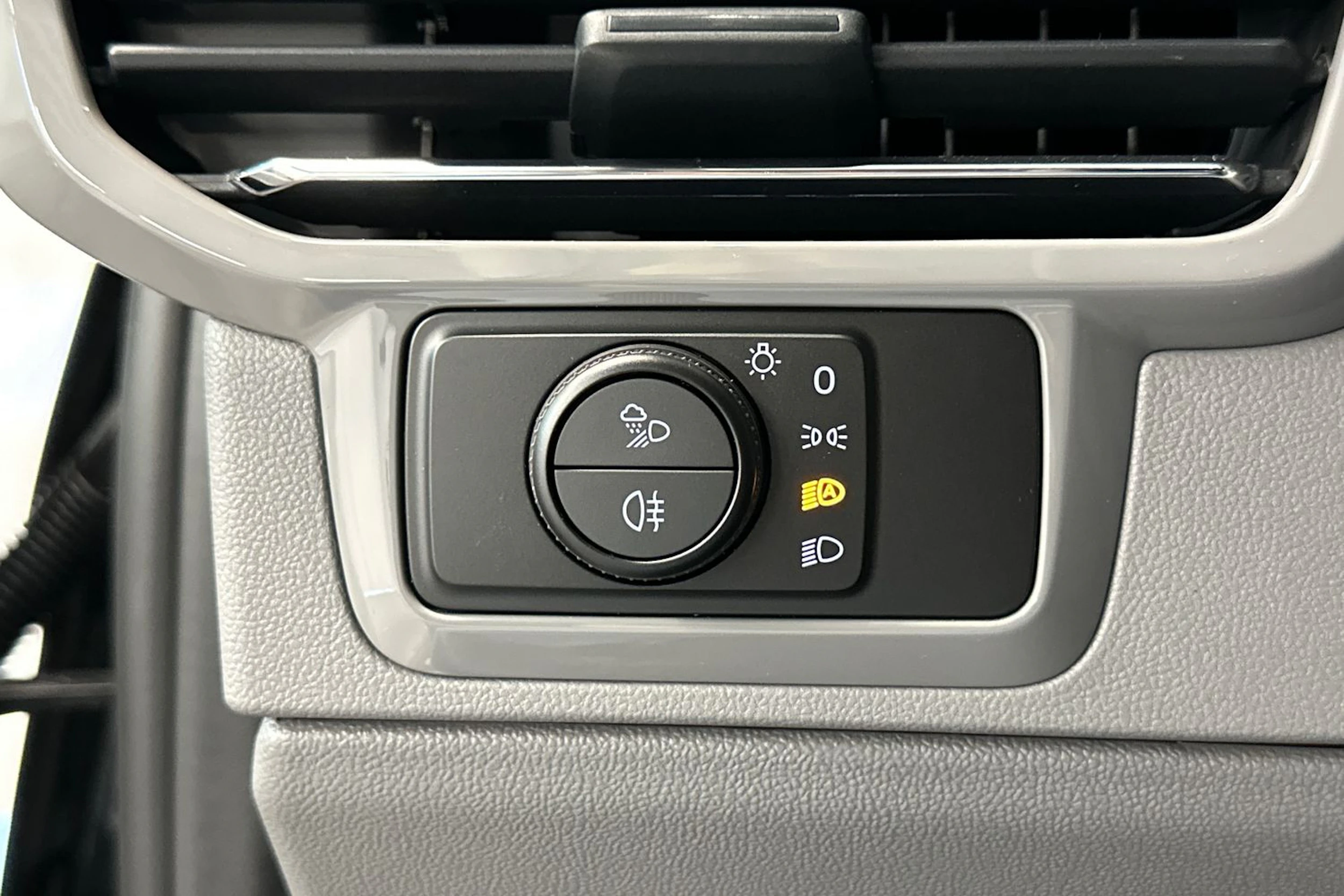 harmaa Volkswagen Transporter 2026 kuva 17.