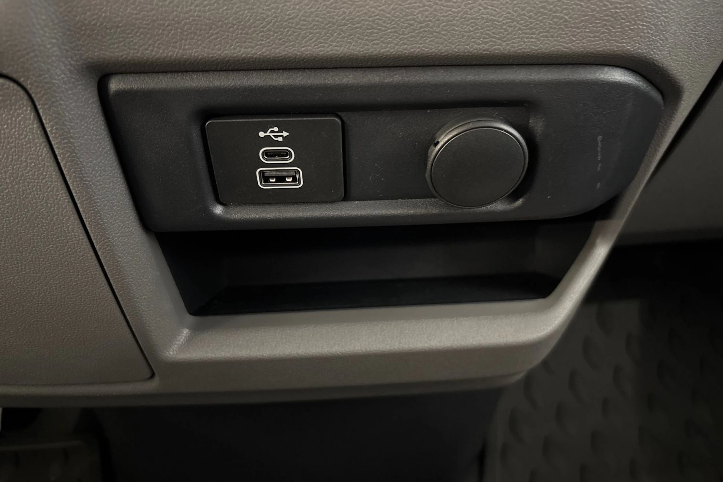 harmaa Volkswagen Transporter 2026 kuva 21.