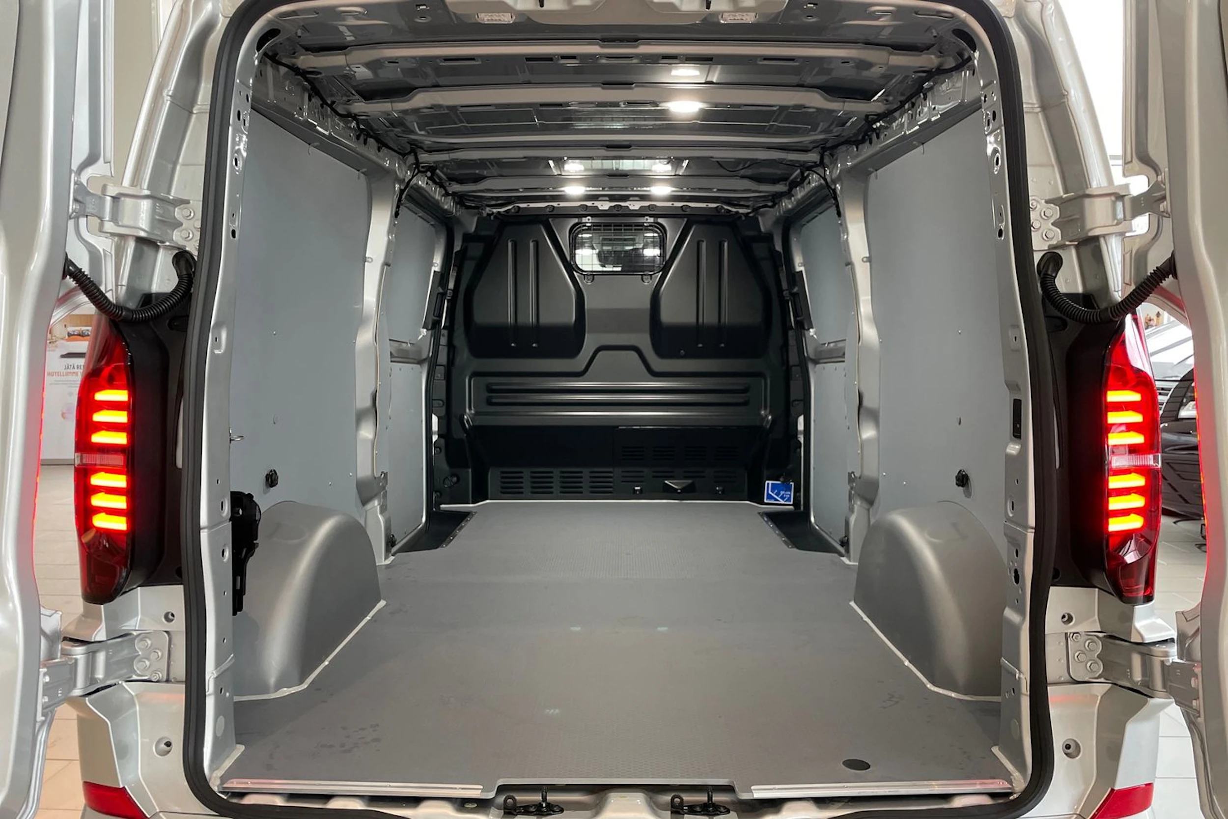 harmaa Volkswagen Transporter 2026 kuva 13.