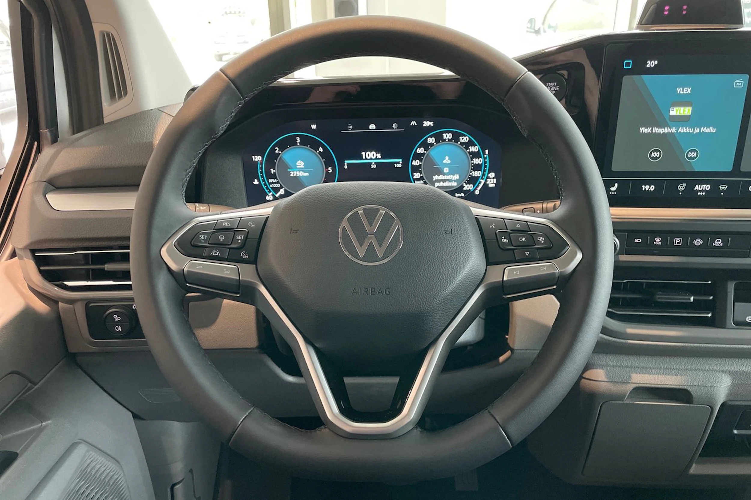 harmaa Volkswagen Transporter 2026 kuva 14.