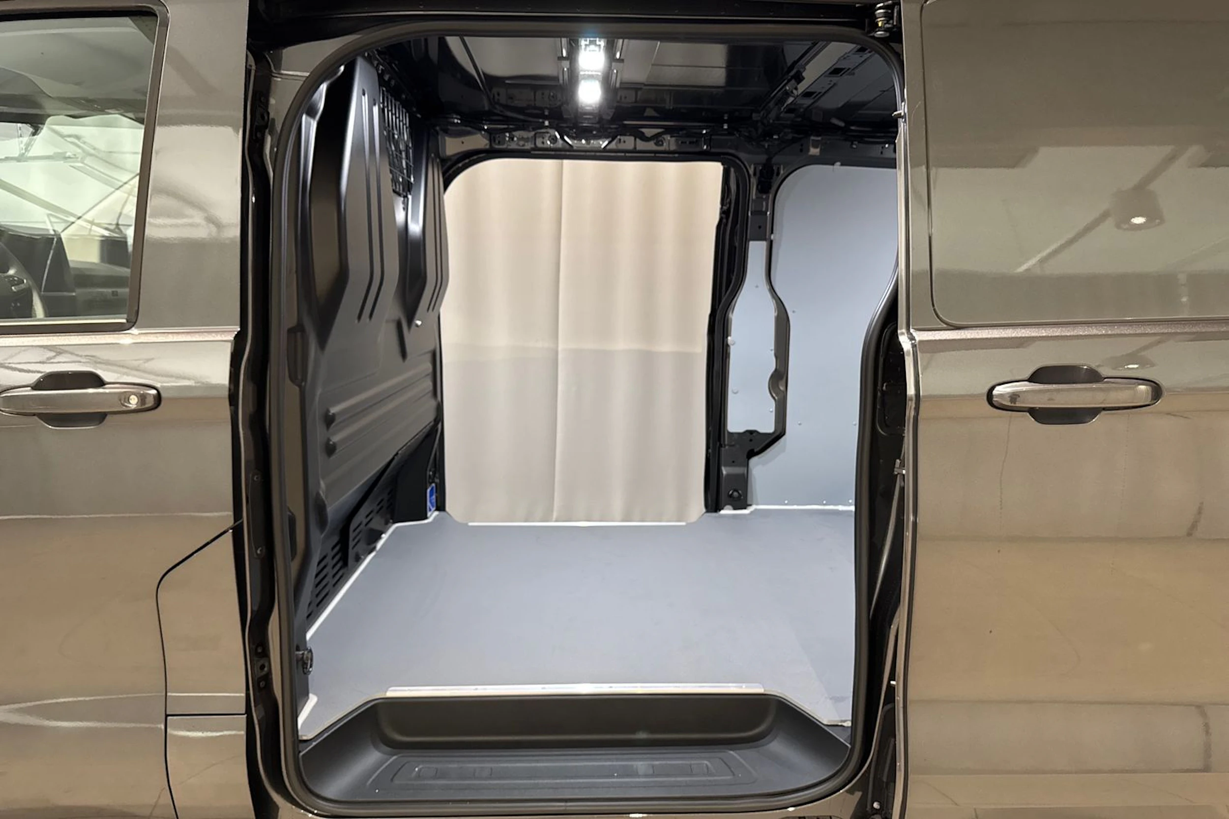 met. harmaa Volkswagen Transporter 2026 kuva 14.
