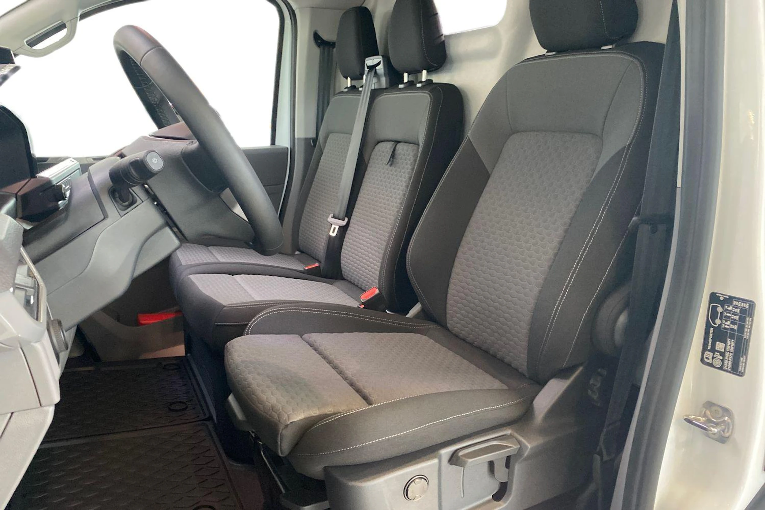 valkoinen Volkswagen Transporter 2026 kuva 8.