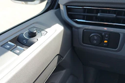 harmaa Volkswagen Transporter 2026 kuva 14.