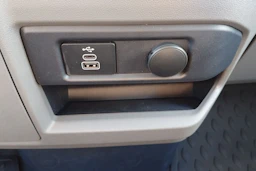 harmaa Volkswagen Transporter 2026 kuva 19.