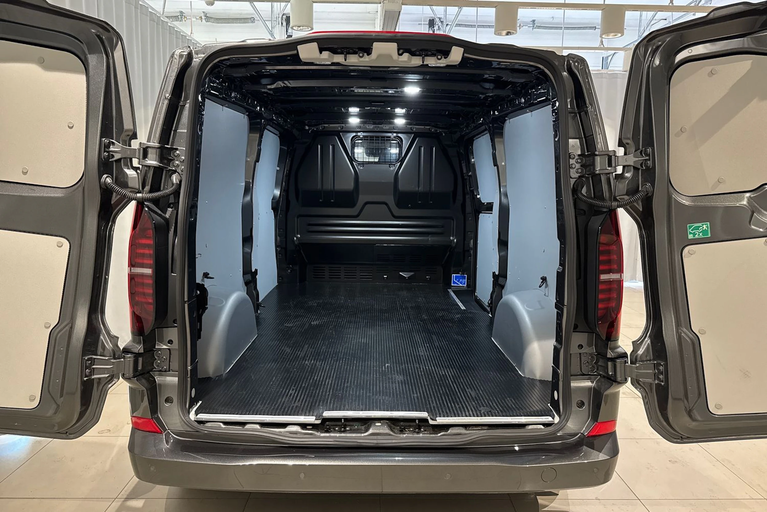 met. harmaa Volkswagen Transporter 2026 kuva 13.