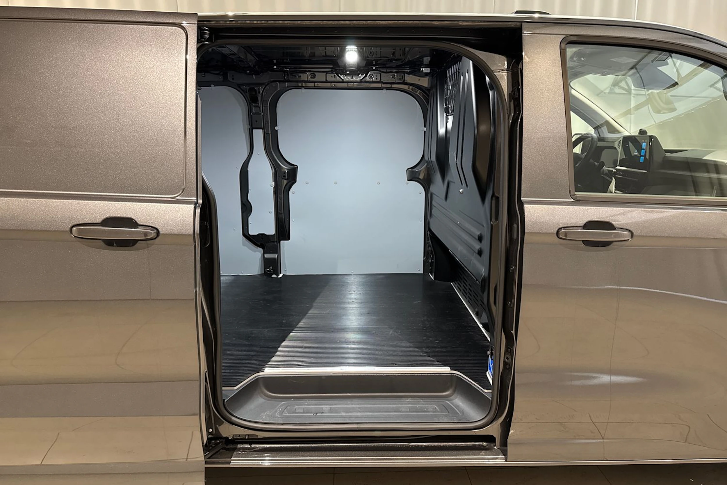 met. harmaa Volkswagen Transporter 2026 kuva 14.