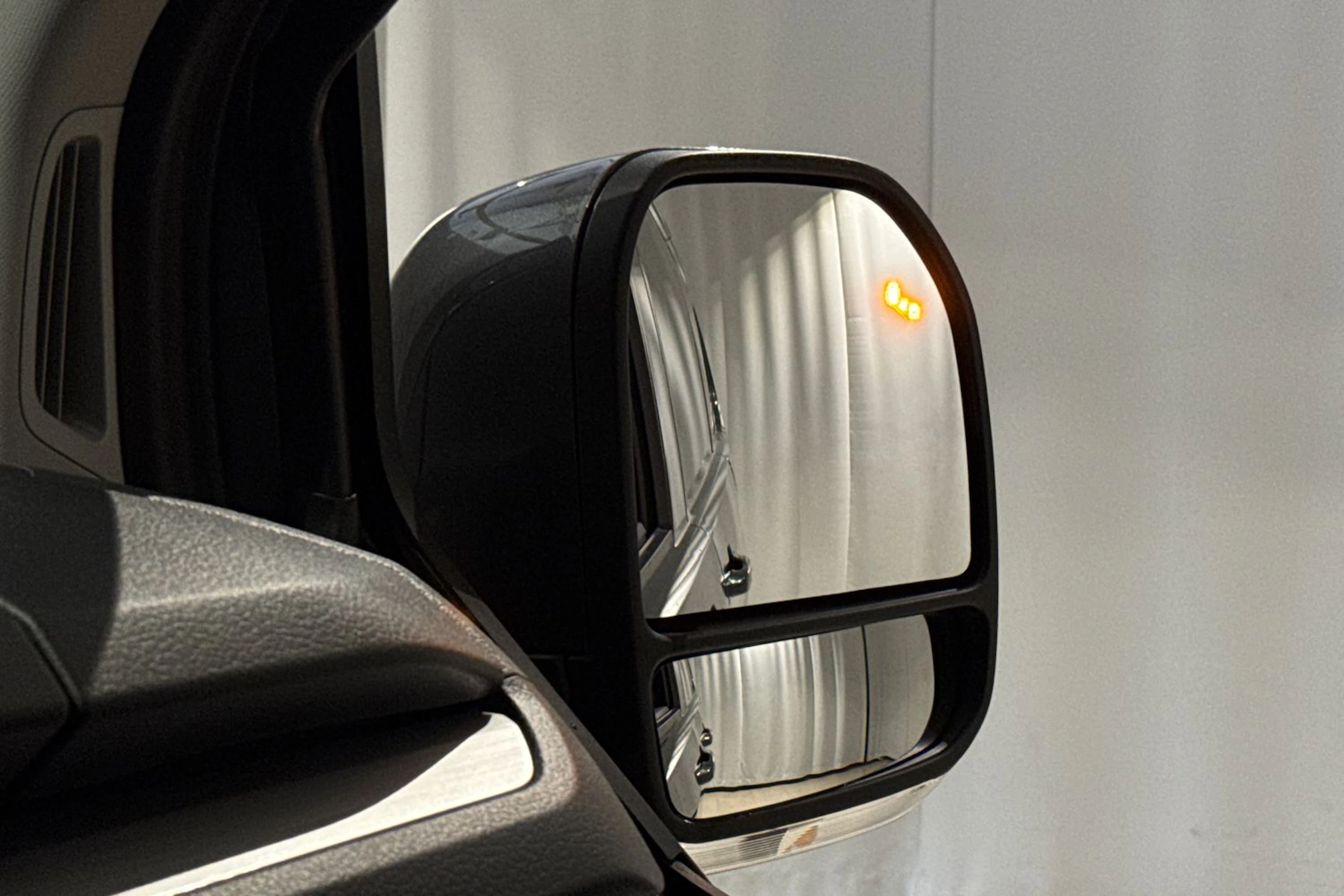 met. harmaa Volkswagen Transporter 2026 kuva 27.