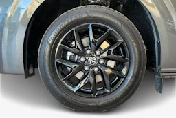 harmaa Volkswagen Transporter 2026 kuva 12.