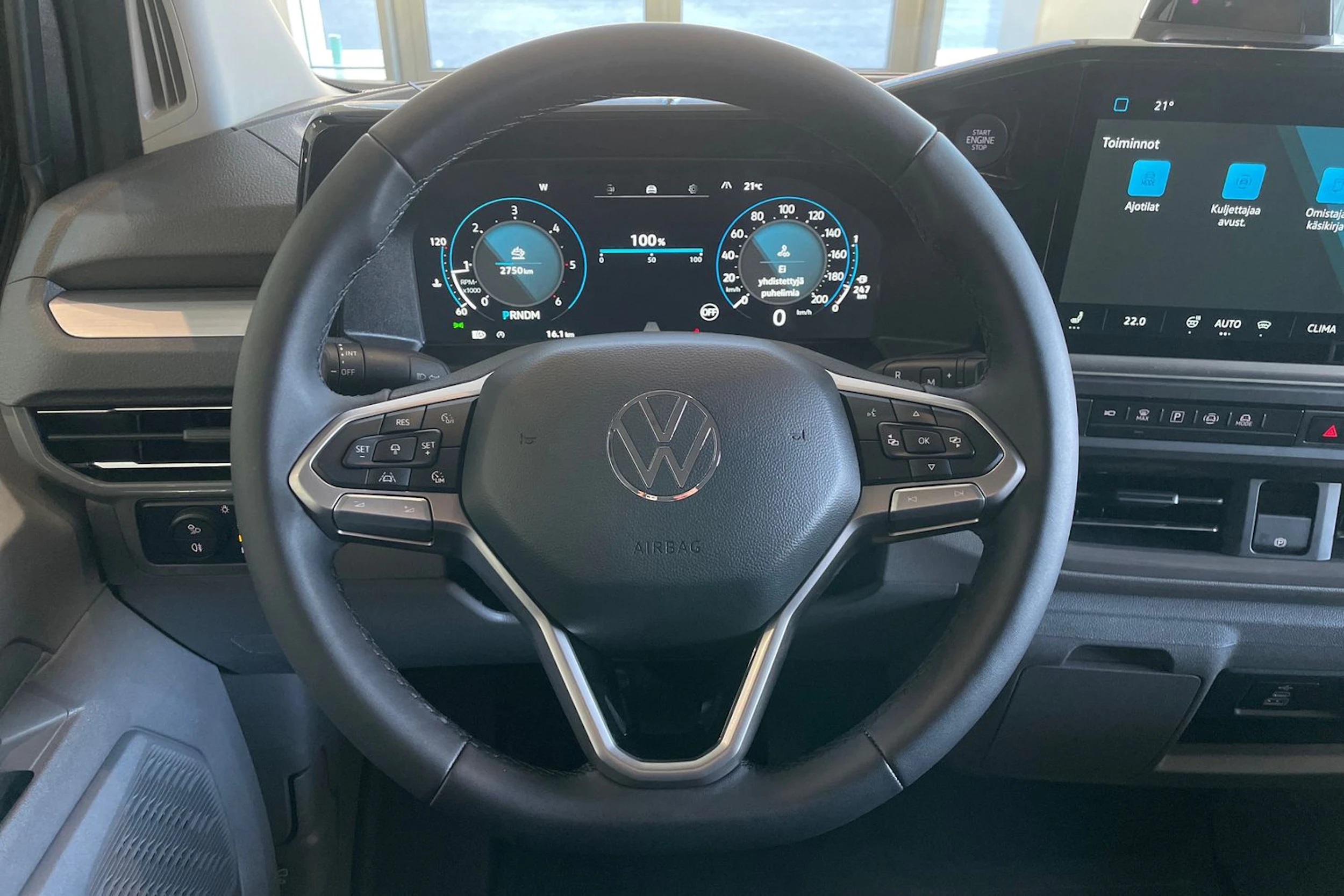 harmaa Volkswagen Transporter 2026 kuva 13.