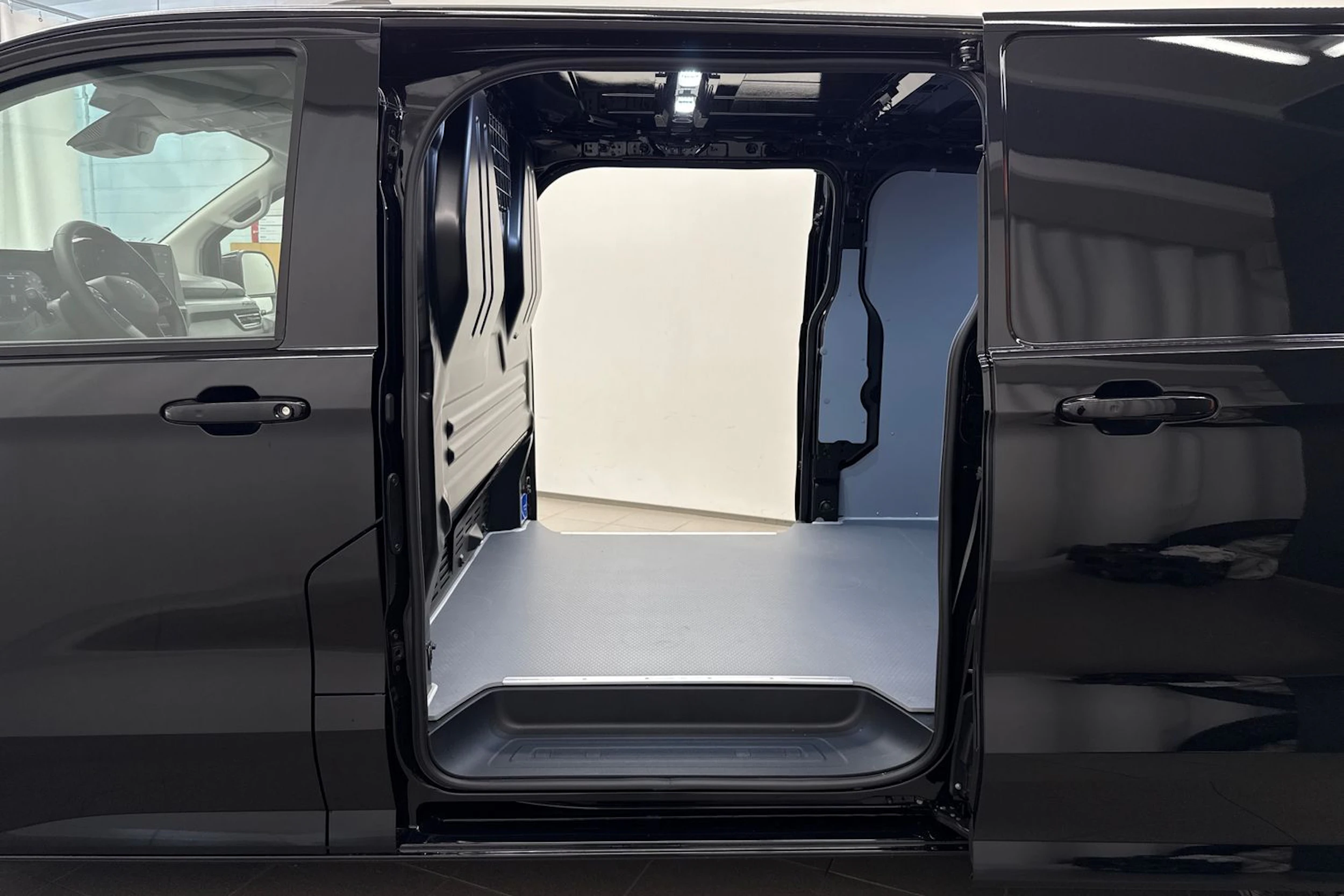 met. musta Volkswagen Transporter 2026 kuva 11.