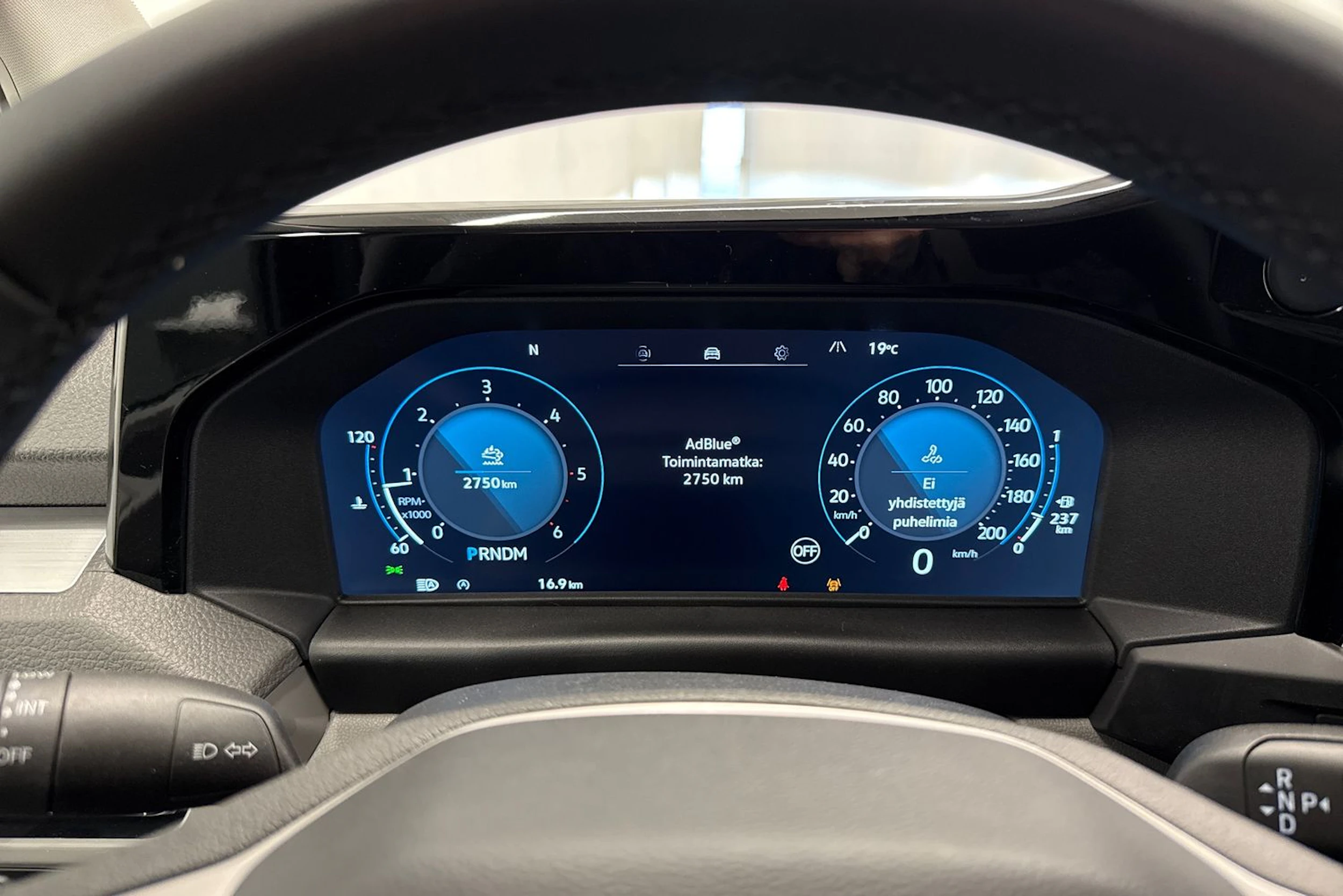 met. musta Volkswagen Transporter 2026 kuva 12.