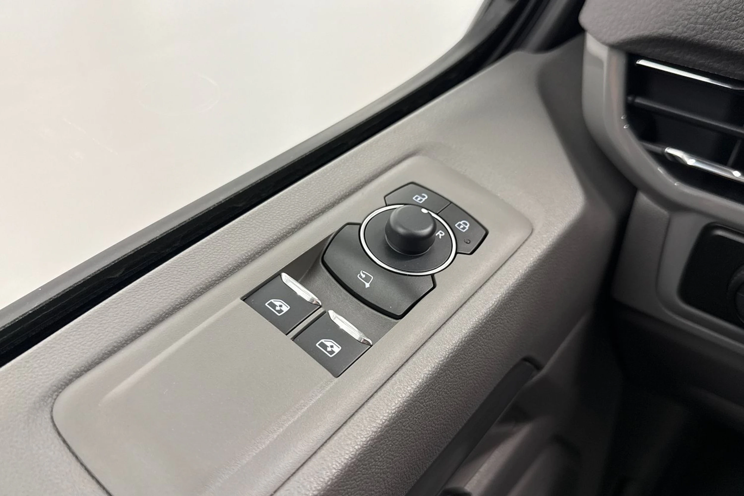 met. musta Volkswagen Transporter 2026 kuva 16.