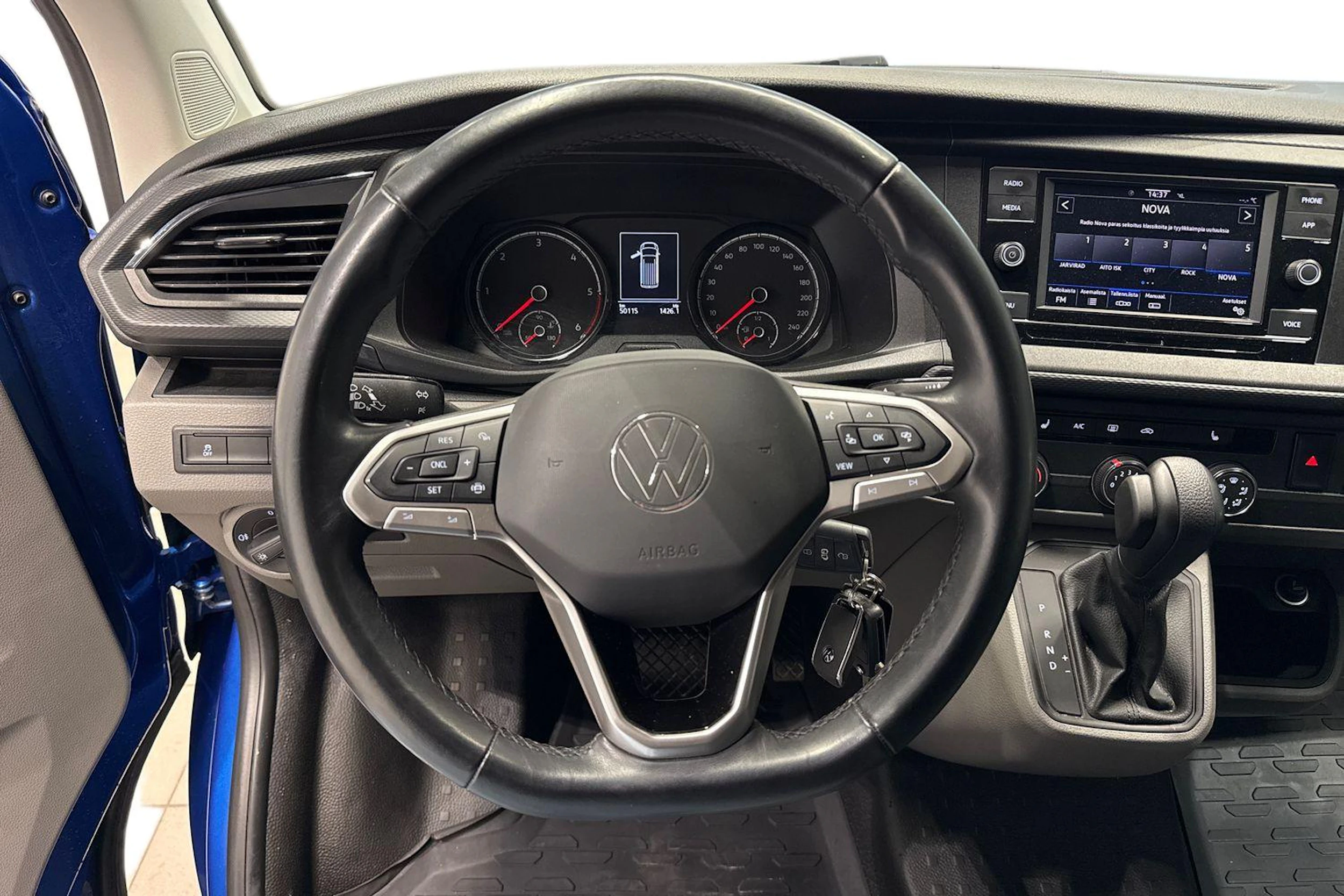 Sininen Volkswagen Transporter 2024 kuva 9.