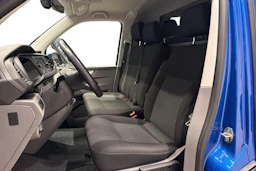 Sininen Volkswagen Transporter 2024 kuva 11.