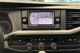 Sininen Volkswagen Transporter 2024 kuva 17.