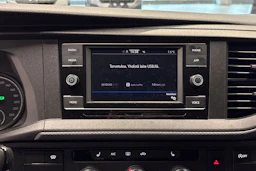 Sininen Volkswagen Transporter 2024 kuva 18.