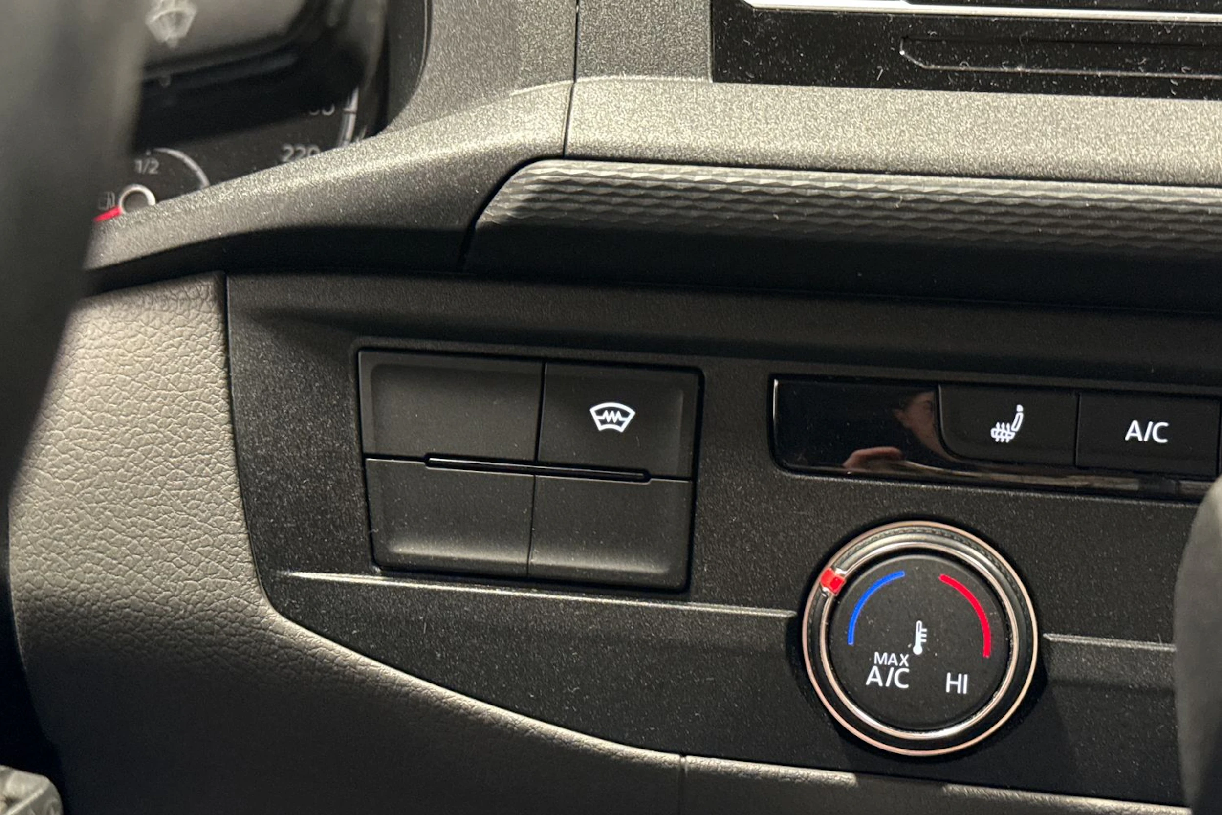 Sininen Volkswagen Transporter 2024 kuva 19.