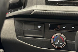 Sininen Volkswagen Transporter 2024 kuva 19.