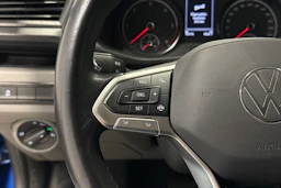 Sininen Volkswagen Transporter 2024 kuva 21.