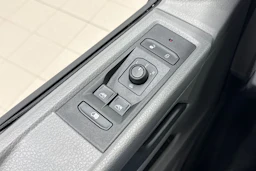 Sininen Volkswagen Transporter 2024 kuva 23.